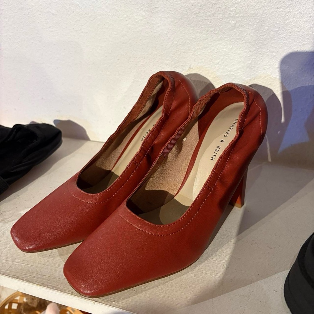 Brand NEW Burgundy leather Charles & Keith pumps balletcore heels 👠❤️